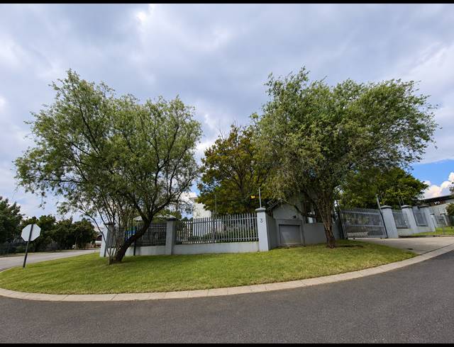 2,348M² WAREHOUSE TO LET IN LONGMEADOW